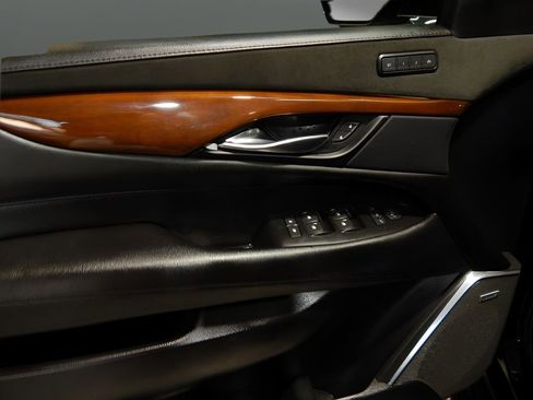 Used 2019 Cadillac Escalade ESV Luxury image 15