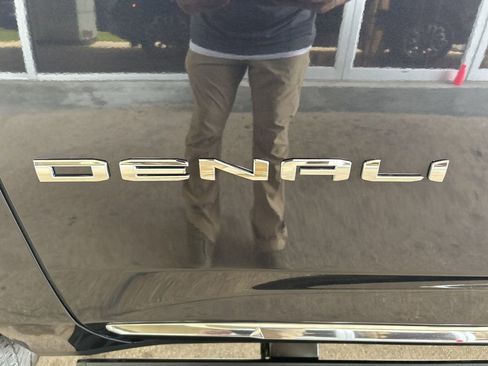 Used 2023 GMC Yukon XL Denali Ultimate AWD/4WD image 33