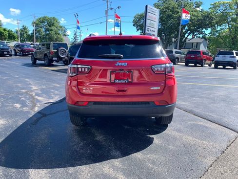 Used 2023 Jeep Compass Latitude w/ Convenience Group AWD/4WD image 6