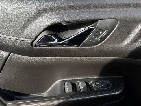 Used 2023 GMC Acadia SLT image 13