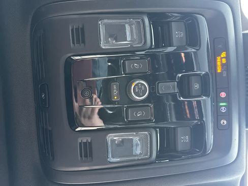 New 2026 Chevrolet Suburban Premier image 27