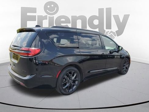 Used 2026 Chrysler Pacifica Limited w/ S Appearance Package FWD image 5