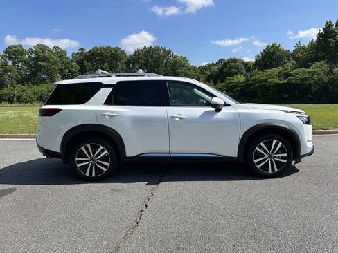 Certified 2025 Nissan Pathfinder Platinum AWD/4WD image 10