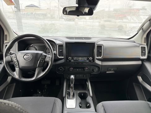 Used 2024 Nissan Frontier SV w/ SV Convenience Package image 11