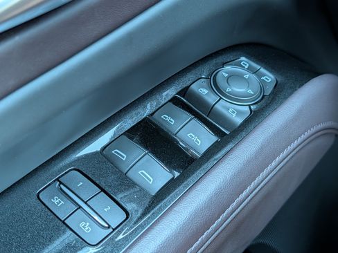 Certified 2023 Cadillac Escalade Premium Luxury Platinum AWD/4WD image 18