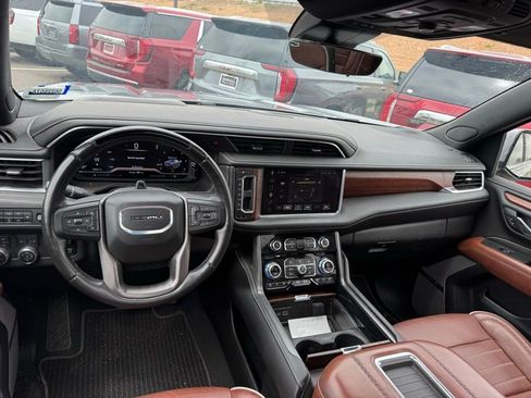 Used 2024 GMC Yukon Denali Ultimate image 3