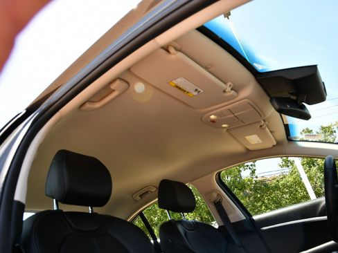 Used 2025 Genesis G70 2.5T image 27