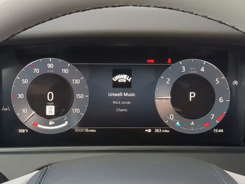 Certified 2026 Land Rover Range Rover Velar Dynamic SE AWD/4WD image 35