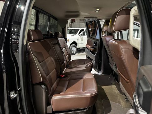 Used 2018 Chevrolet Silverado 1500 High Country image 21