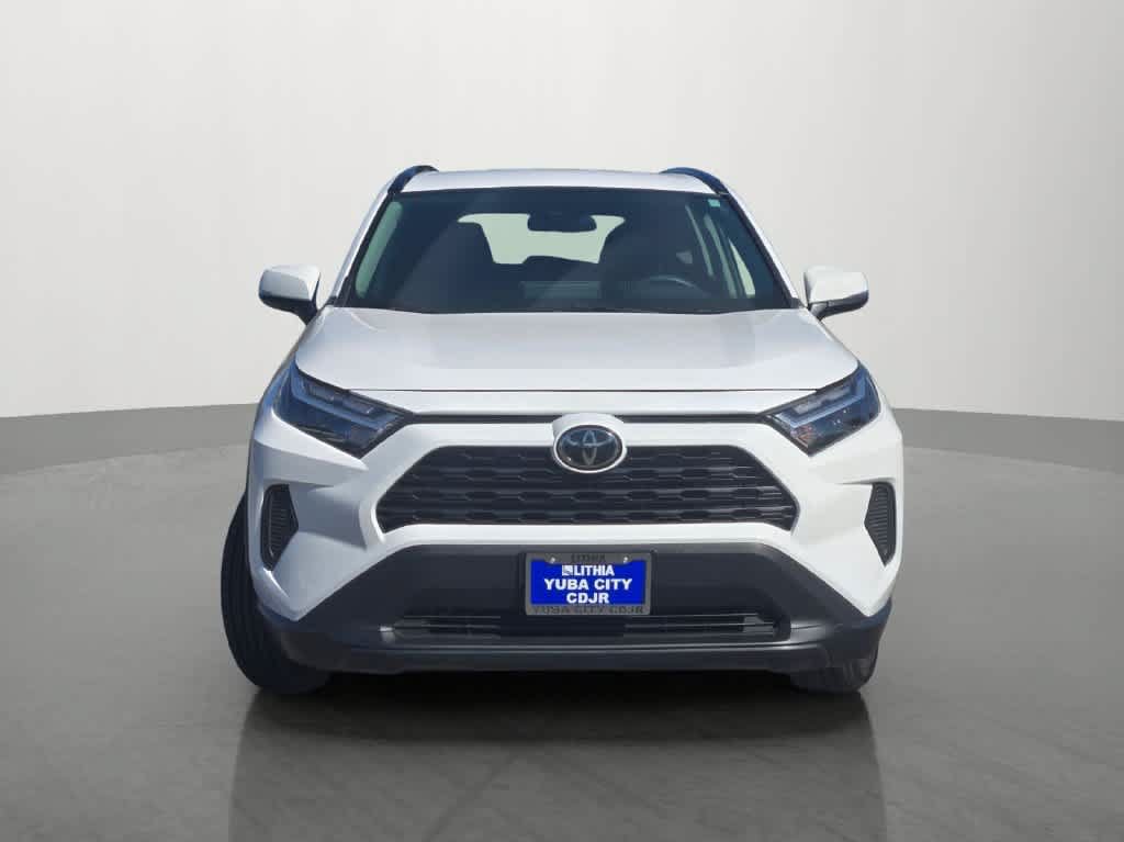 Used 2025 Toyota RAV4 XLE AWD/4WD image 2