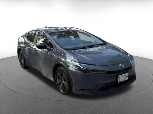 Used 2025 Toyota Prius LE image 1