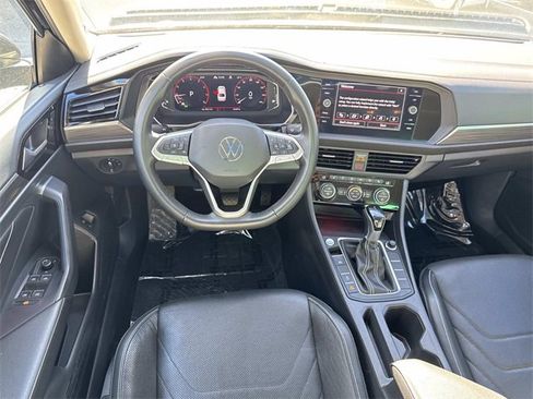 Certified 2022 Volkswagen Jetta SEL image 8