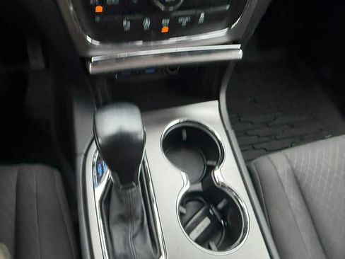 Used 2019 Jeep Grand Cherokee Laredo AWD/4WD image 26