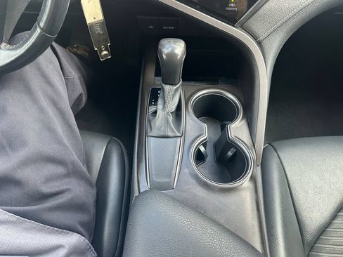 Used 2021 Toyota Camry SE w/ Carpet Mat Package (TMS) FWD image 17