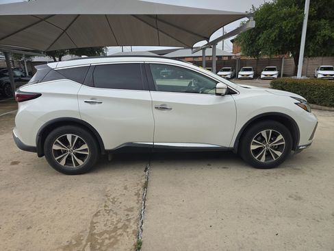 Used 2019 Nissan Murano SV w/ Premium Package FWD image 2