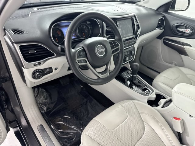 Used 2019 Jeep Cherokee Limited w/ Luxury Group FWD image 24