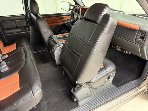 Used 2002 Chevrolet Silverado 3500 4X2 4dr Extended Cab image 29