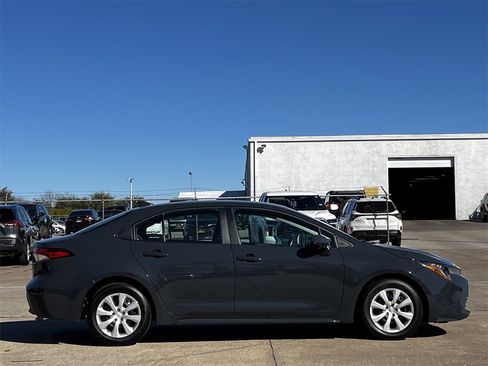 Used 2024 Toyota Corolla LE image 3