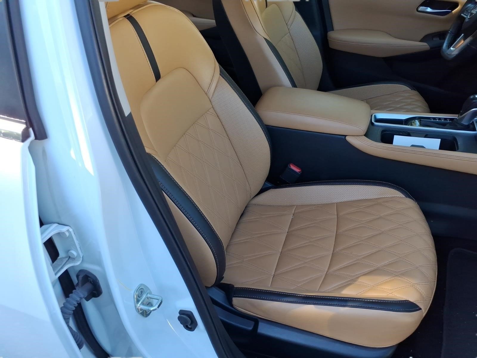 Used 2024 Nissan Sentra SV w/ SV Premium Package FWD image 6