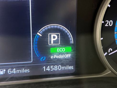 Used 2019 Nissan Leaf SL image 28