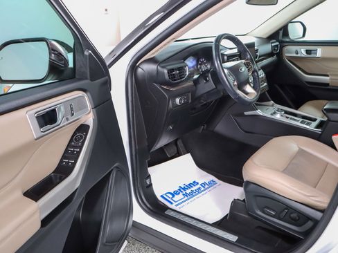 Used 2021 Ford Explorer Limited image 3
