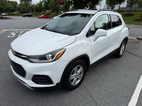 Used 2019 Chevrolet Trax LT FWD image 1