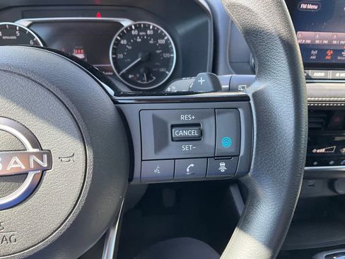Used 2023 Nissan Rogue SV AWD/4WD image 7