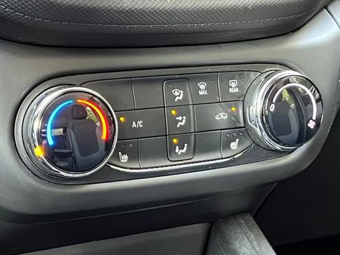 Used 2022 Chevrolet TrailBlazer LT FWD image 24
