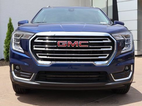 Used 2022 GMC Terrain SLT w/ LPO, Floor Liner Package AWD/4WD image 3