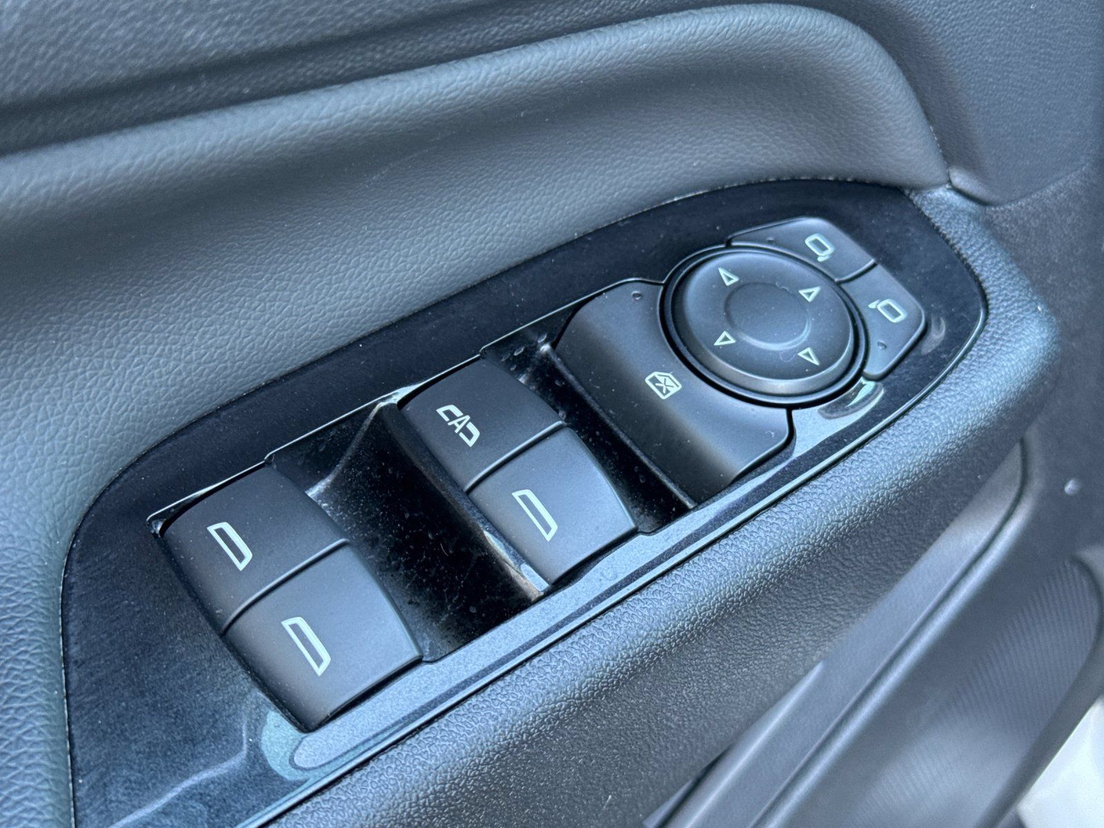 Used 2022 Chevrolet Equinox Premier AWD/4WD image 12