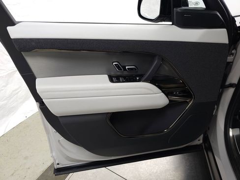 Certified 2025 Land Rover Range Rover Sport SE image 16