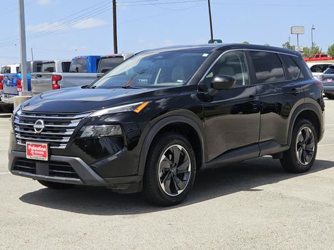 Used 2025 Nissan Rogue SV AWD/4WD image 3