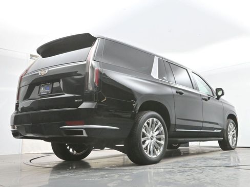 Used 2023 Cadillac Escalade ESV Premium Luxury image 12