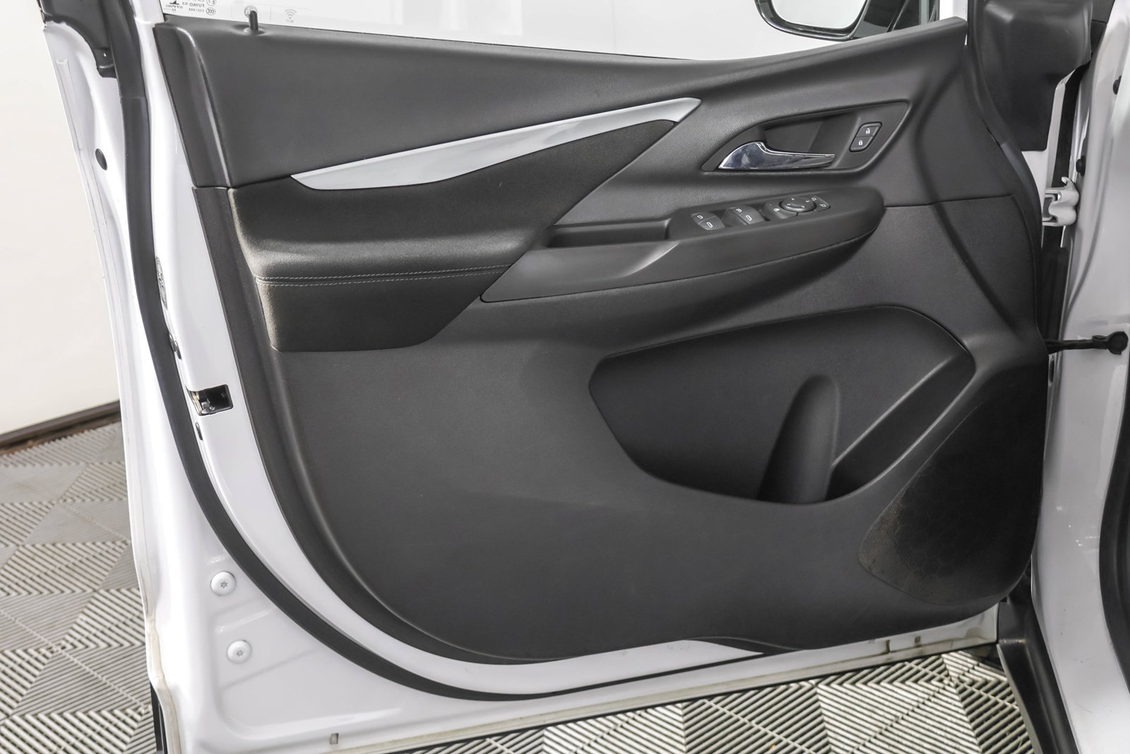 Used 2023 Chevrolet Bolt LT w/ Driver Confidence Package FWD image 32
