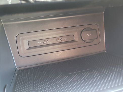 Used 2023 Volkswagen Atlas Cross Sport SE image 25