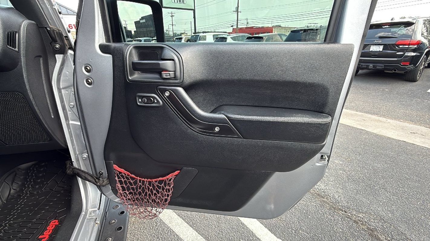 Used 2017 Jeep Wrangler Unlimited Rubicon AWD/4WD image 17
