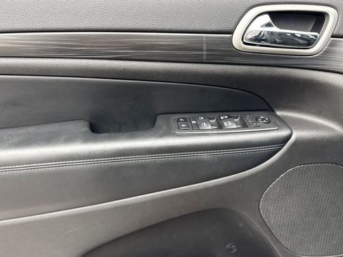 Used 2019 Jeep Grand Cherokee Altitude image 12