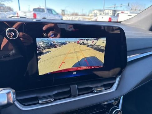 Used 2025 Chevrolet Equinox LT image 30