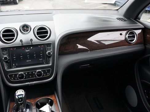 Used 2019 Bentley Bentayga V8 image 35