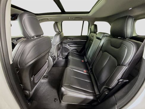 Used 2023 Jeep Grand Cherokee 4X4 image 19