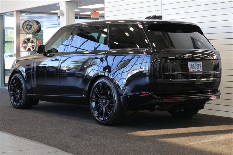 Used 2025 Land Rover Range Rover Long Wheelbase Autobiography AWD/4WD image 6