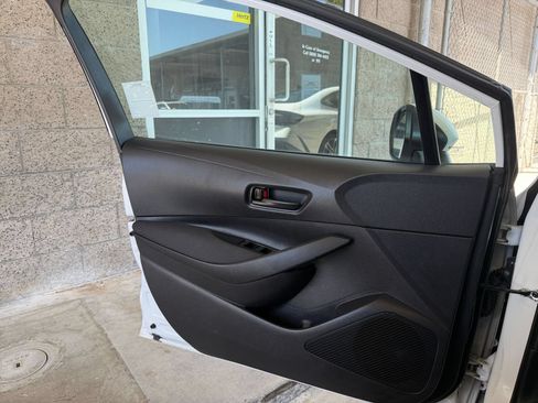 Used 2025 Toyota Corolla LE FWD image 18