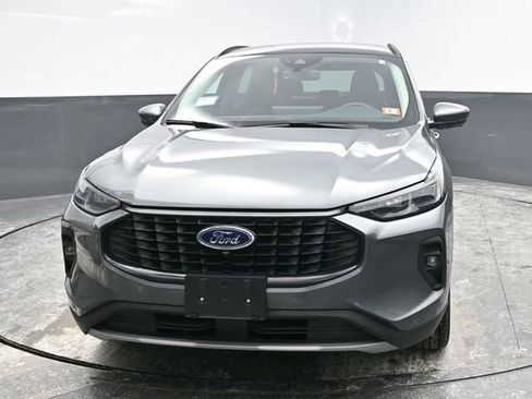 Used 2024 Ford Escape Platinum image 2