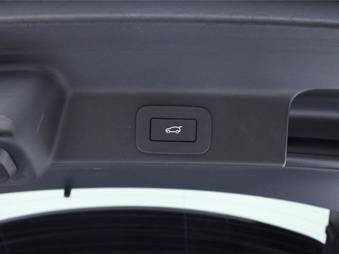 Certified 2025 Jaguar F-PACE R-Dynamic S AWD/4WD image 10
