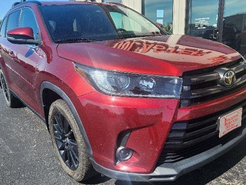 Used 2019 Toyota Highlander SE AWD/4WD image 2