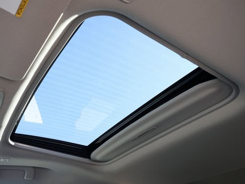 New 2026 Toyota Sienna XLE image 3