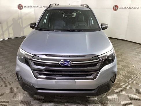 Used 2025 Subaru Forester Premium image 2