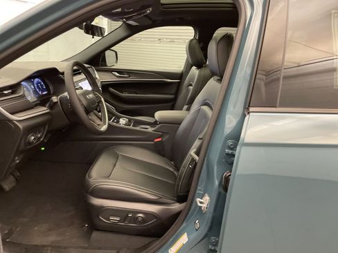 New 2026 Jeep Grand Cherokee L Limited w/ Limited Altitude Package image 16