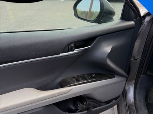 Used 2023 Toyota Camry LE image 9