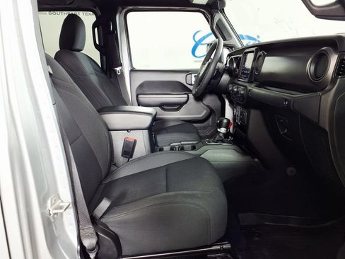 Used 2023 Jeep Gladiator Sport AWD/4WD image 12